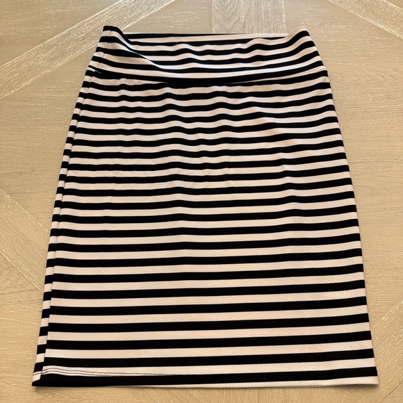 LuLaRoe Dresses & Skirts - LuLaRoe Black and White Midi Pencil Skirt Casual